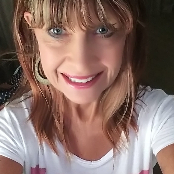 Meet your Posher, Lisa - Picture 1 of 1
